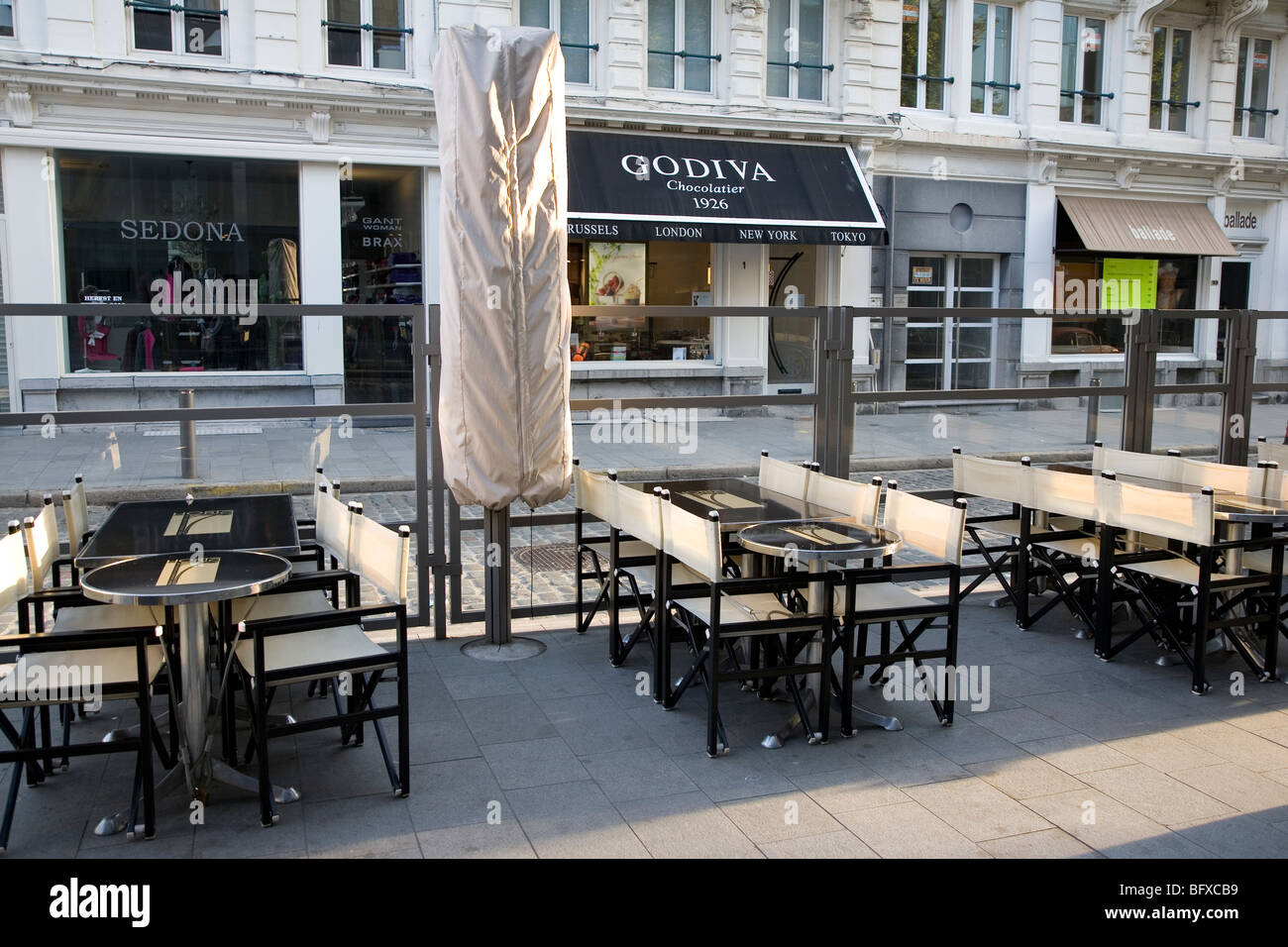 Cafe Tabellen, Hopland Street, Antwerpen; Belgien; Europa Stockfoto