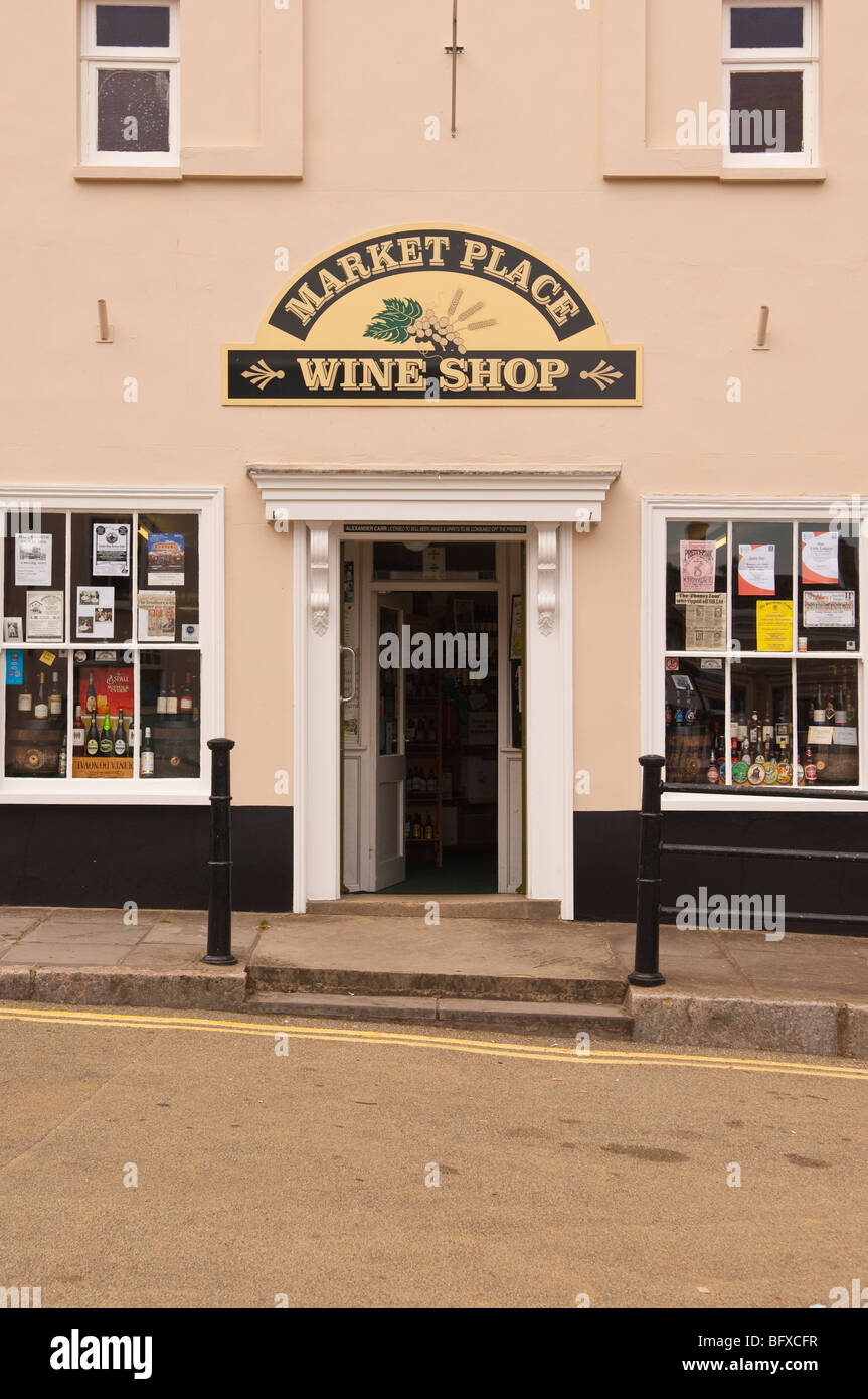 Der Marktplatz Weinshop Store in Halesworth, Suffolk, Uk Stockfoto