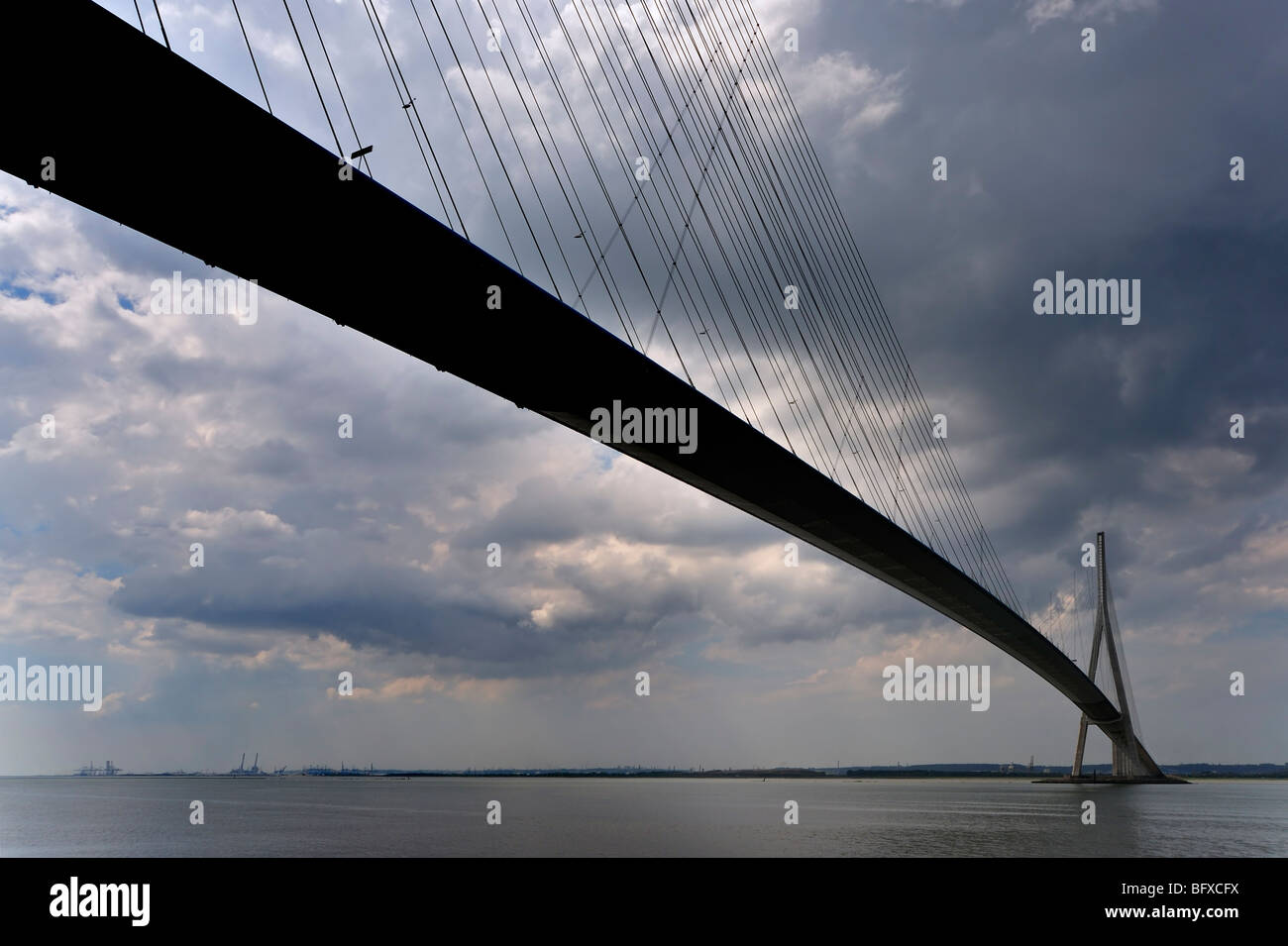 Pont de Normandie / Brücke der Normandie, einer Schrägseilbrücke Straßenbrücke über den Fluss Seine Verknüpfung von Le Havre, Honfleur, Normandie Stockfoto