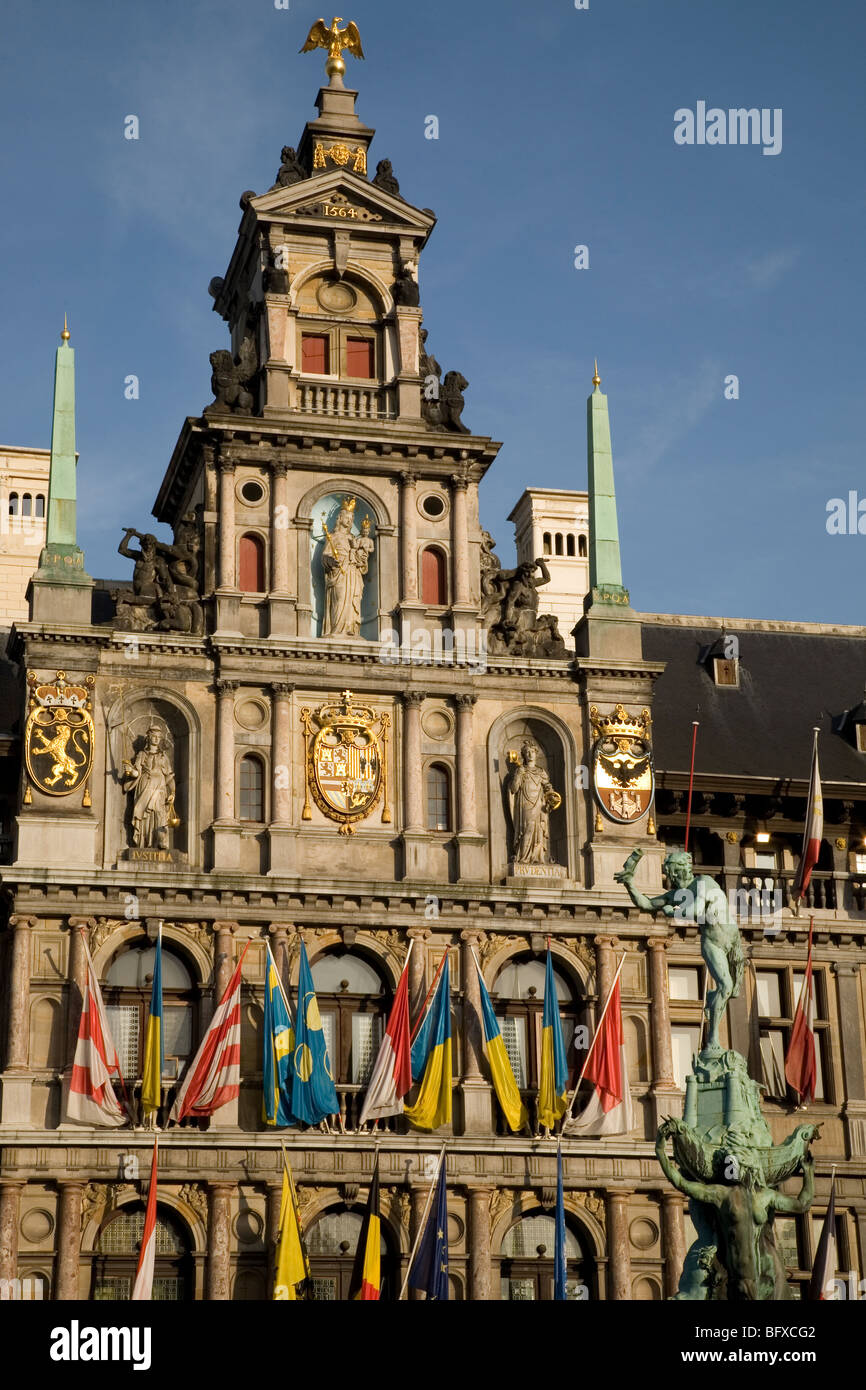 Stadhuis - Rathaus mit Brado Brunnen; Grote Markt - Hauptplatz; Antwerpen; Belgien; Europa Stockfoto