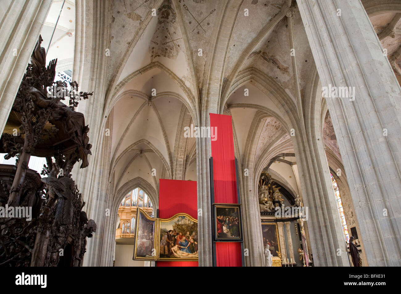 Rubens-Gemälde auf dem Display in Onze-Lieve-Vrouwekathedraal - Kathedrale Kirche Notre-Dame, Antwerpen, Belgien Stockfoto