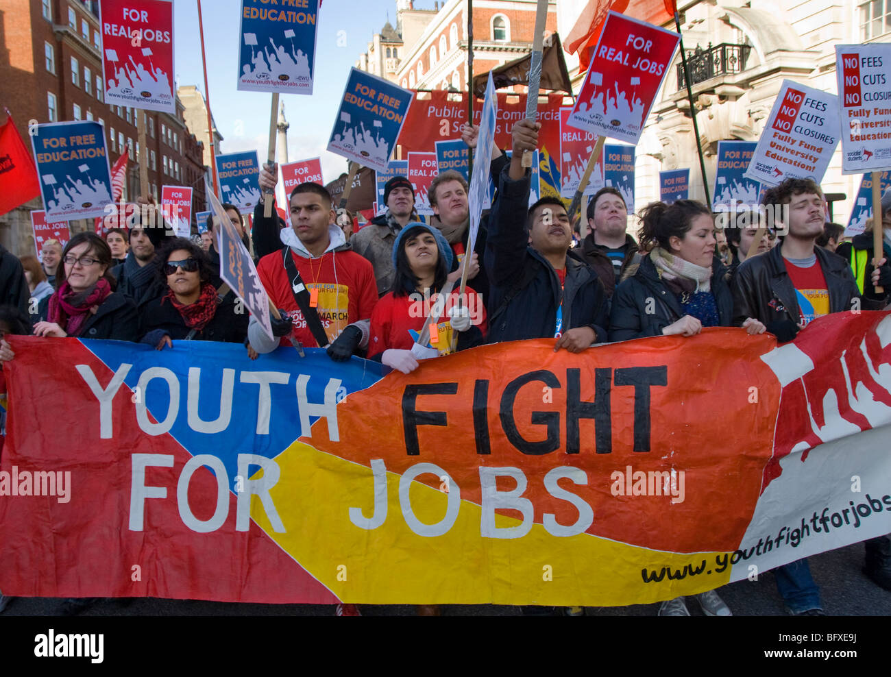 Arbeitslosigkeit März Allzeit-hoch, Studenten in London, für Arbeitsplätze, Jugend-Ausbildungsprogramme und kostenlose Studiengebühren zu kämpfen. 28.11.09 Stockfoto