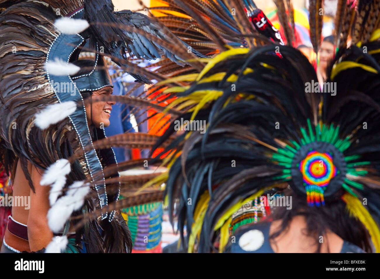 Aztekische Tänzer in Plaza De La Constitución in Mexiko-Stadt Stockfoto