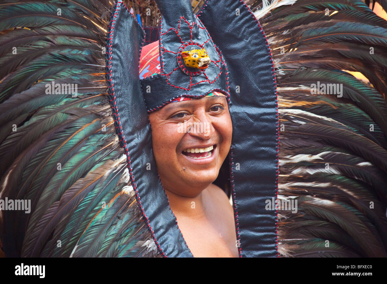 Aztekische Tänzer in Plaza De La Constitución in Mexiko-Stadt Stockfoto