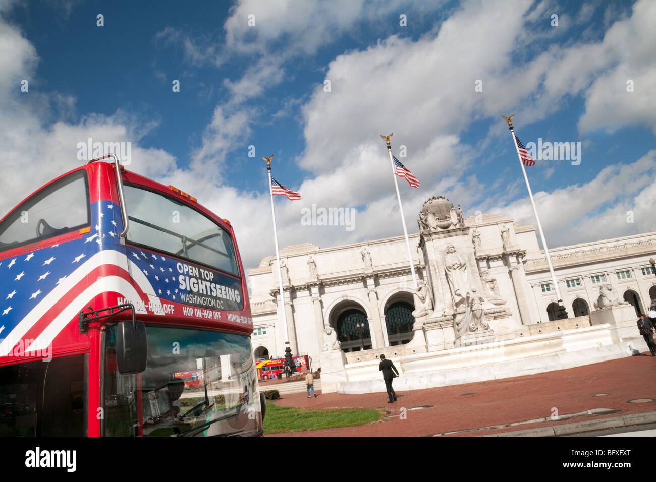 Eine Rundfahrt in Doppeldecker-bus außerhalb der Union Station, Washington DC USA Stockfoto