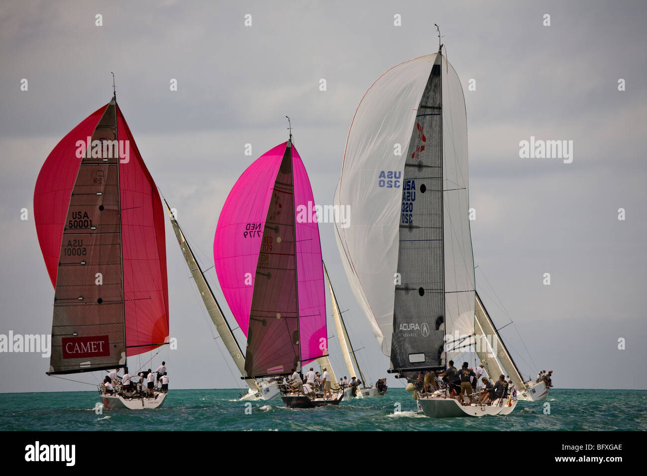 Erstklassige Boote und Segler sind jedes Jahr im Januar gezogen, um in die Acura Key West Regatta Key West Key West Florida USA konkurrieren Stockfoto