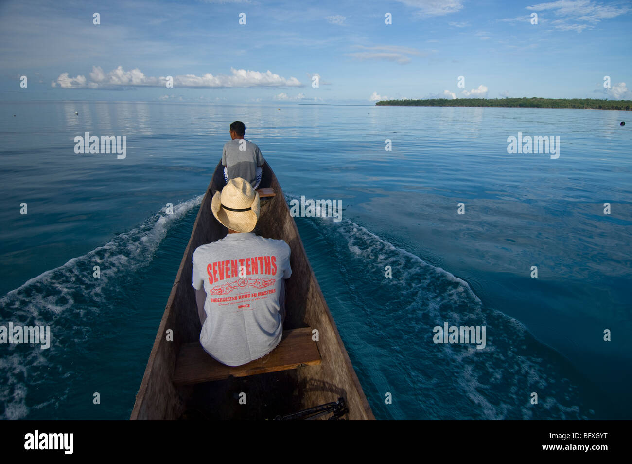 Chris im Boot, Kei Kecil (Kai Inselchen), Teil von den Molukken, Indonesien. Stockfoto