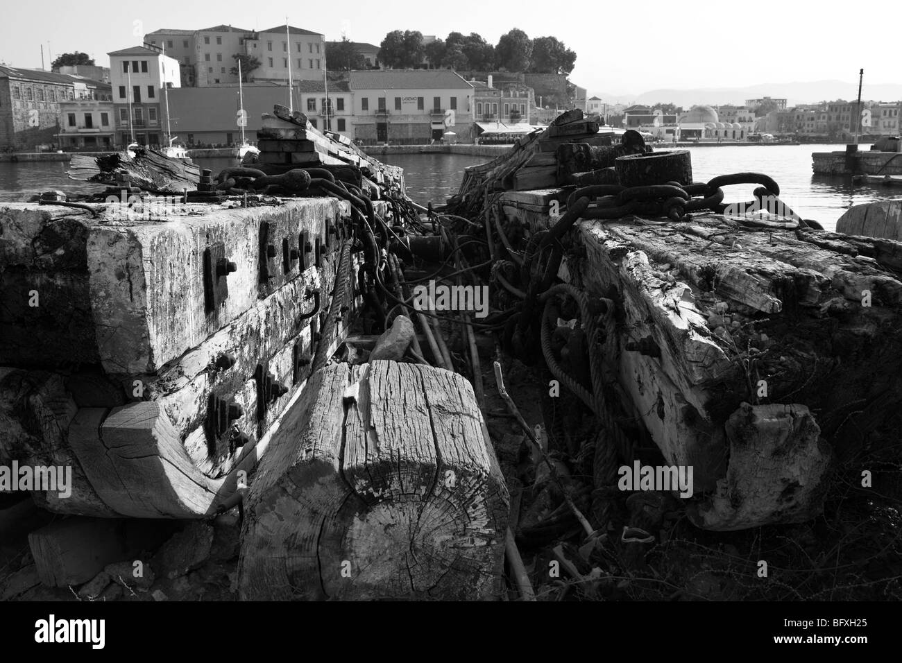 Eine alte Schiffe trocken Montagerahmen in den Hafen verlassen Stockfoto