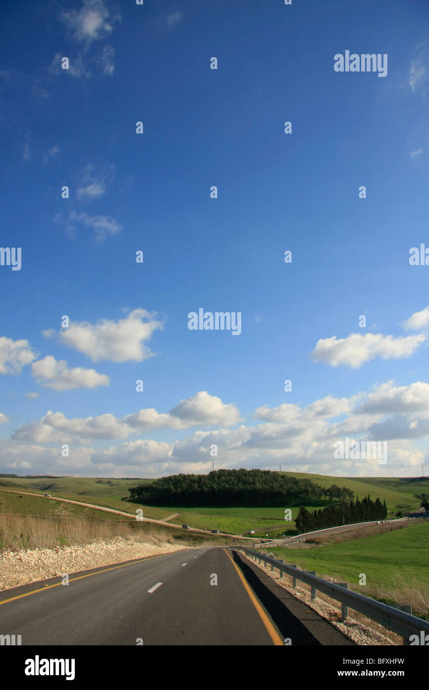 Israel, Menashe "Höhen. Führt zu Alpenveilchen Hill Road-672 Stockfoto