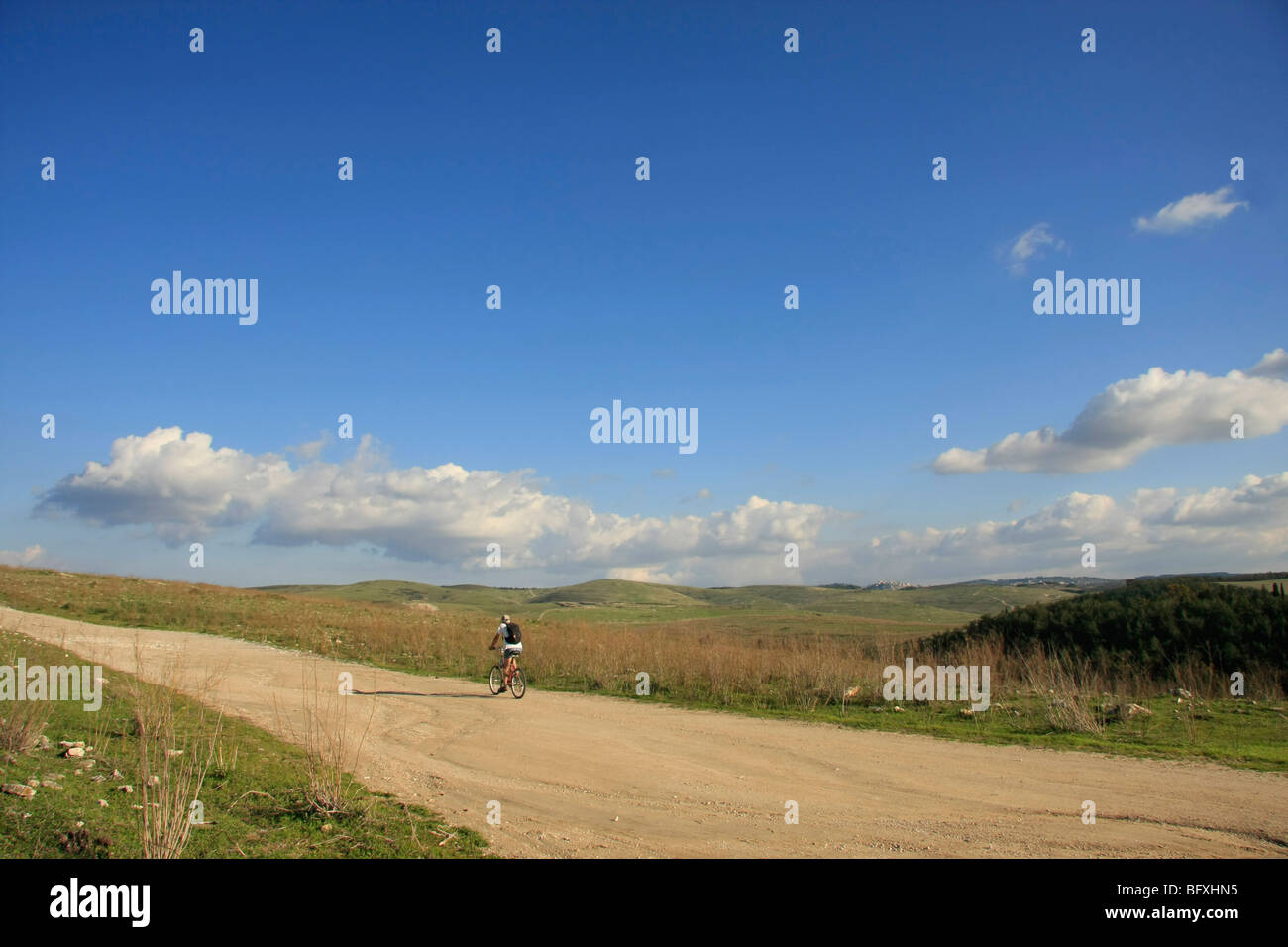 Israel, Menashe "Höhen. Radfahren an der Park Road Stockfoto
