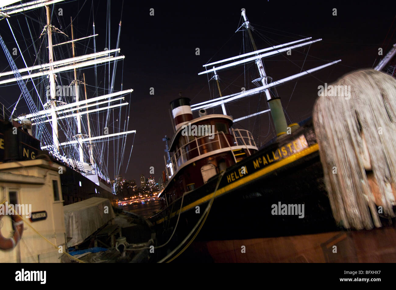 Der Hafen von South Street Seaport in der Nacht Stockfoto