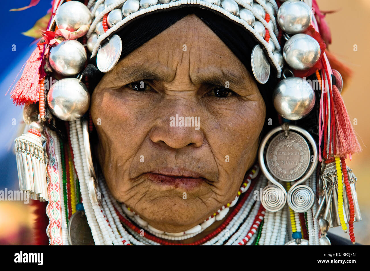 Porträt einer alten Akha / Hani Frau genommen in Nord-Ost-Thailand. Stockfoto