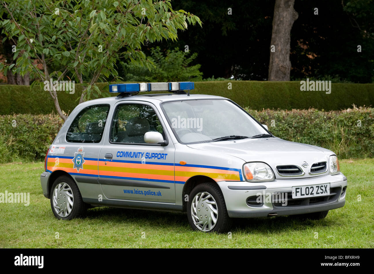 Silber Nissan Micra Gemeinschaft Begleitfahrzeug für Leicestershire Polizei, England Stockfoto