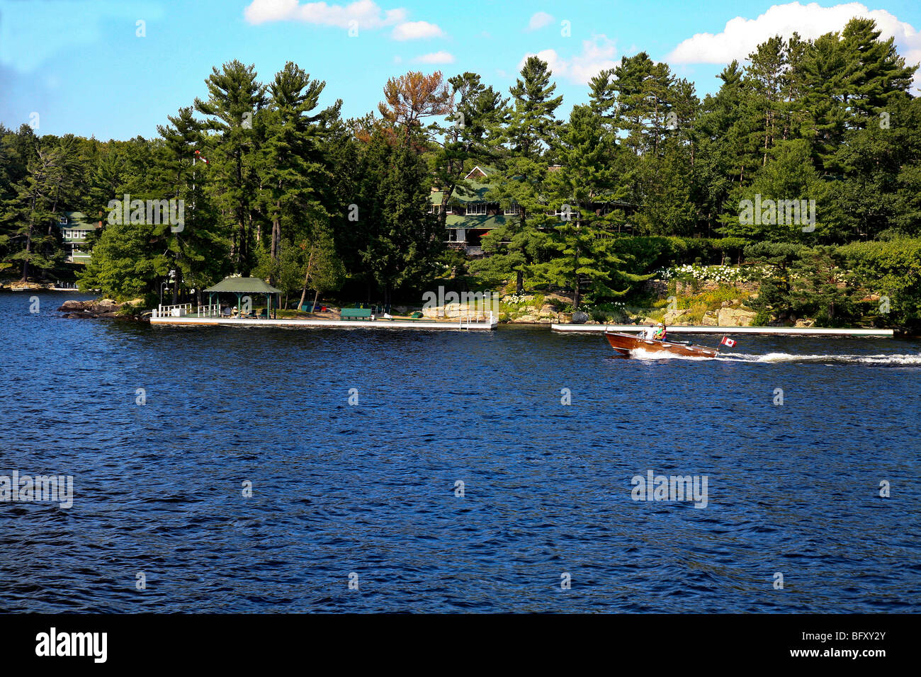 Ferienhaus Land im Sommer auf Lake Muskoka in Gravenhurst, Ontario; Kanada Stockfoto