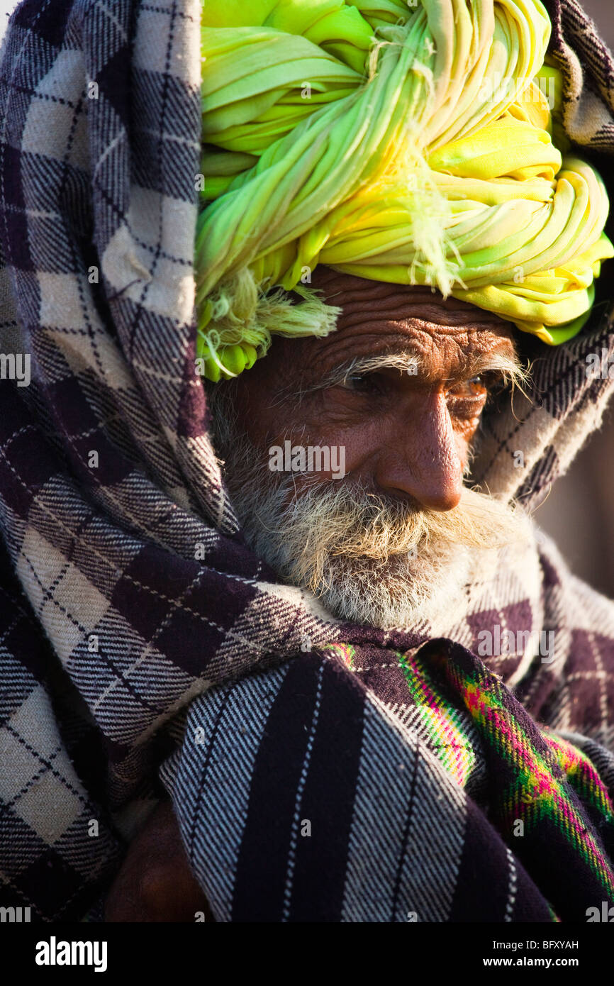 Rajput Greis auf dem Kamel Messe in Indien Pushkar Stockfoto