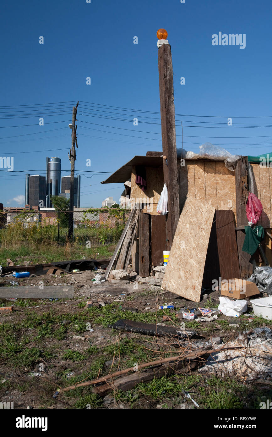 Obdachlose Person Hütte in der Nähe von General Motors-Zentrale in Detroit Stockfoto