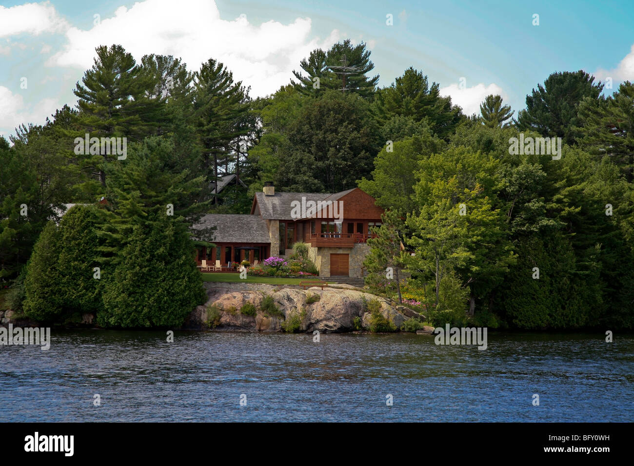 Ferienhaus Land im Sommer auf Lake Muskoka in Gravenhurst, Ontario; Kanada Stockfoto