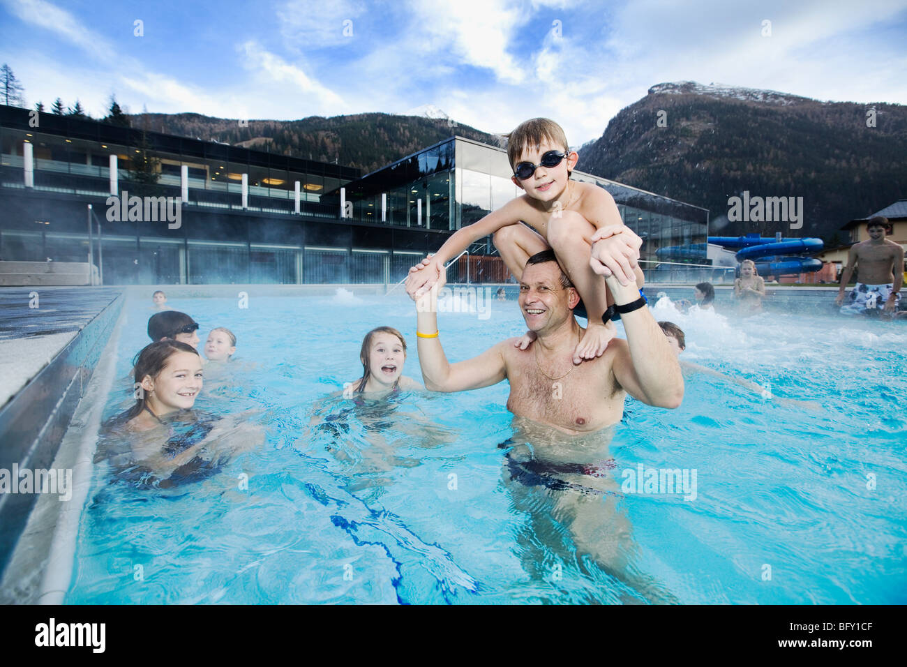 Felsentherme Spa beheizter Außenpool in Bad Gastein, Österreich. Stockfoto