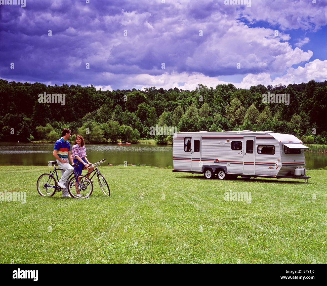 Reisen Sie Urlaub Fahrzeuge.  Familien Entspannung und Zweisamkeit im Außenbereich Freizeit zu teilen. Stockfoto