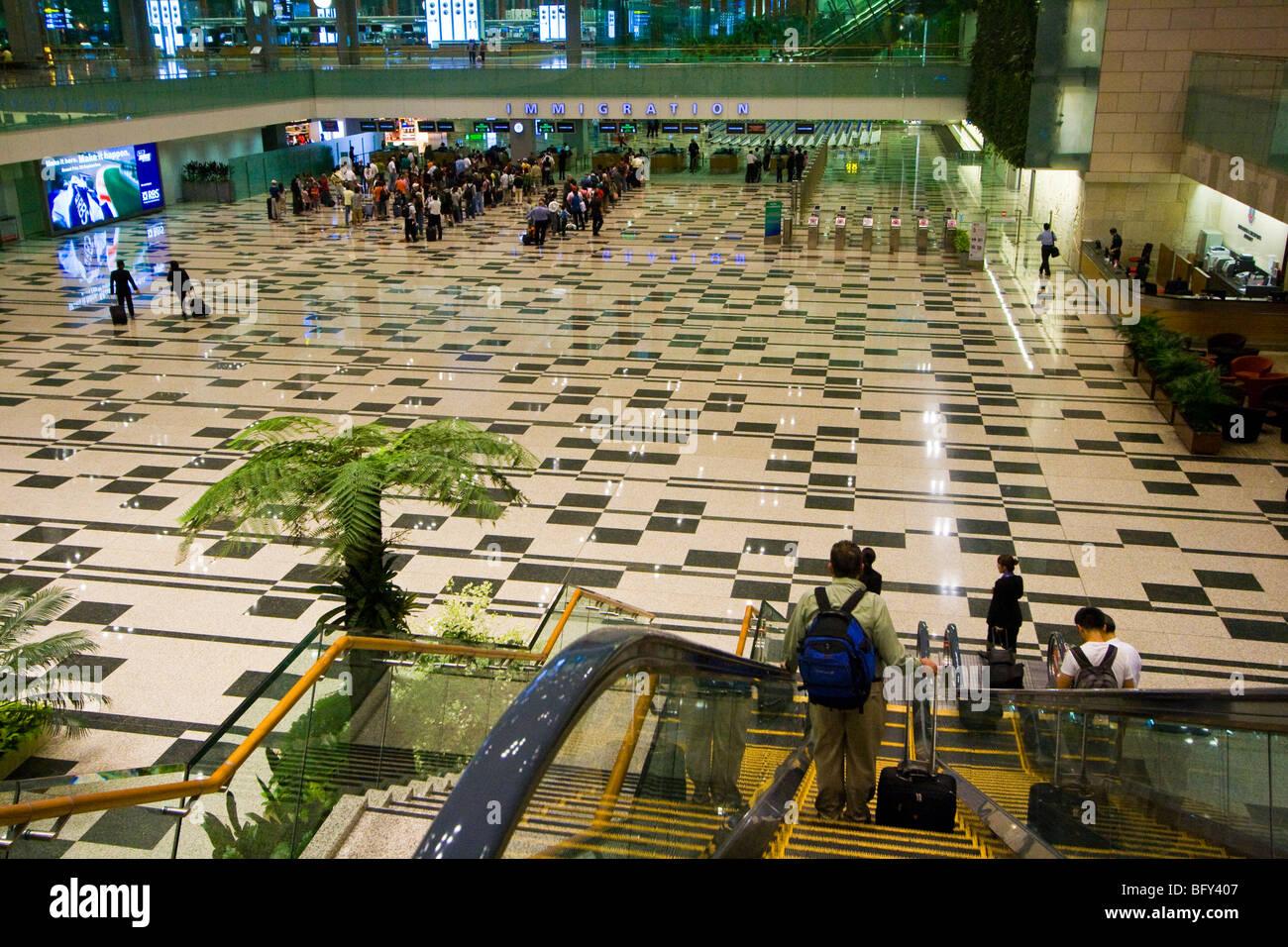 Zum internationalen Flughafen Changi in Singapur Stockfoto