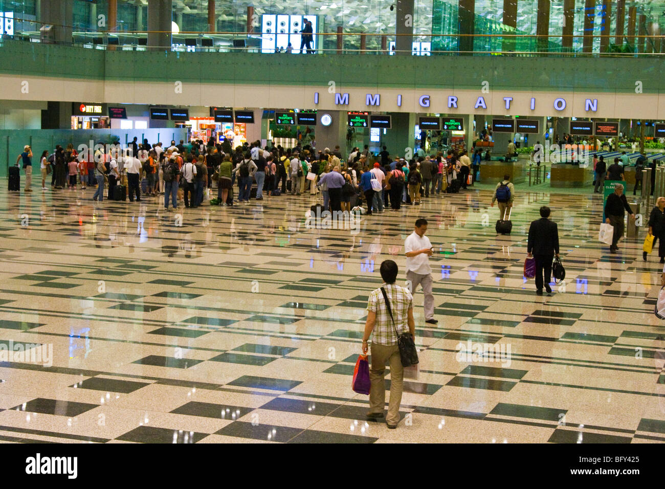 Zum internationalen Flughafen Changi in Singapur Stockfoto
