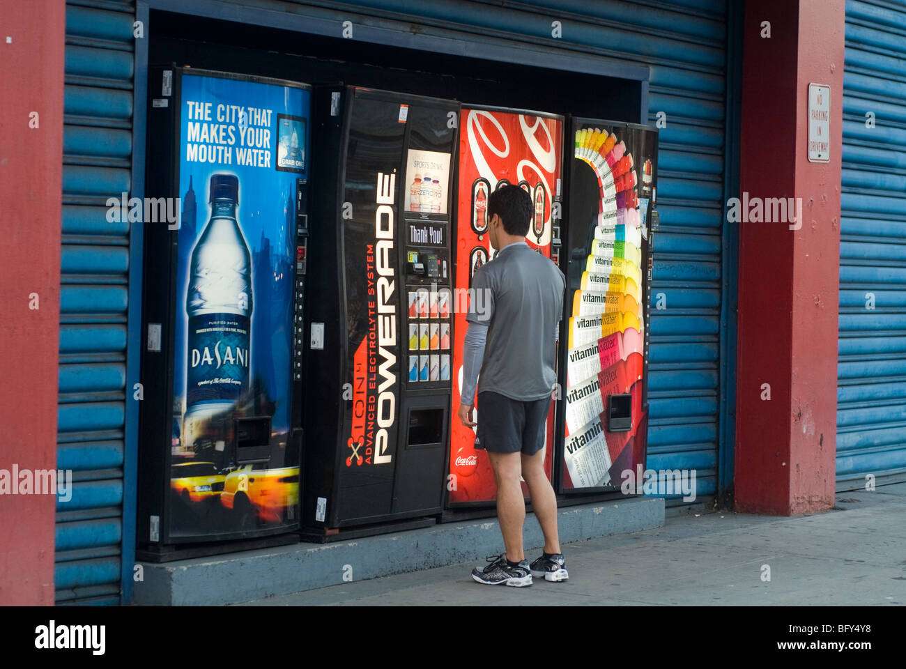 Verkaufsautomaten mit Coca-Cola und Coca-Cola Produkte bei Chelsea Piers in New York. (© Richard B. Levine) Stockfoto