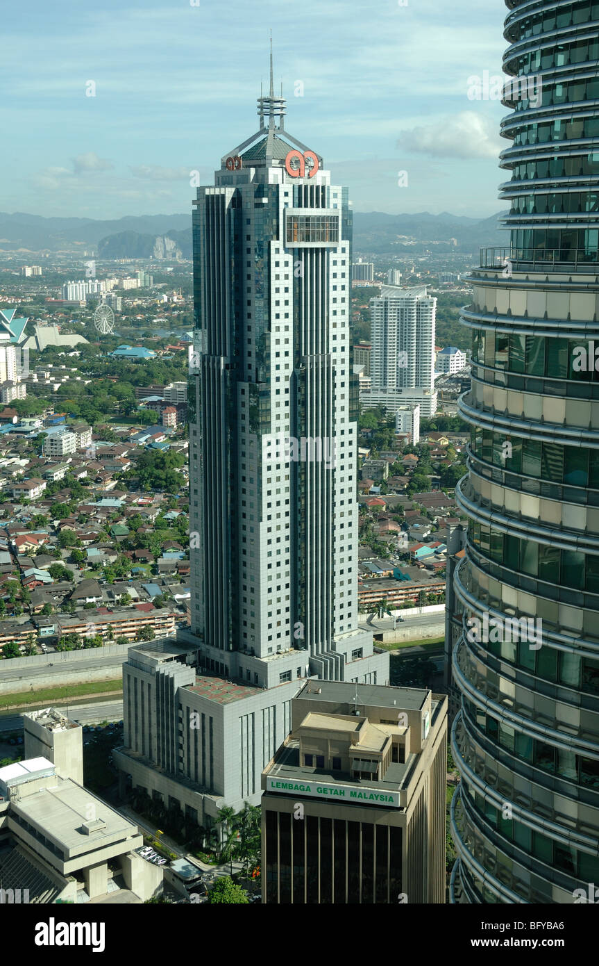Arab-Malay Bank, Skyscraper, Tower Block, Offices oder Office Block, von Petronas Towers, KLCC oder Kuala Lumpur City Centre, Kuala Lumpur, Malaysia Stockfoto