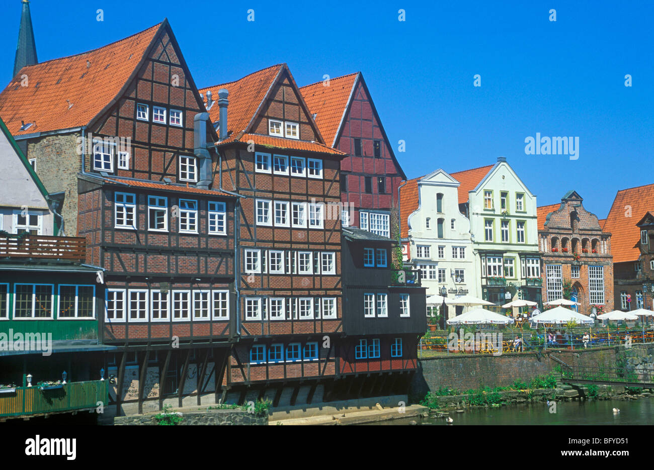 Fachwerkhäuser am weist in der alten Stadt Lüneburg, Niedersachsen, Deutschland Stockfoto