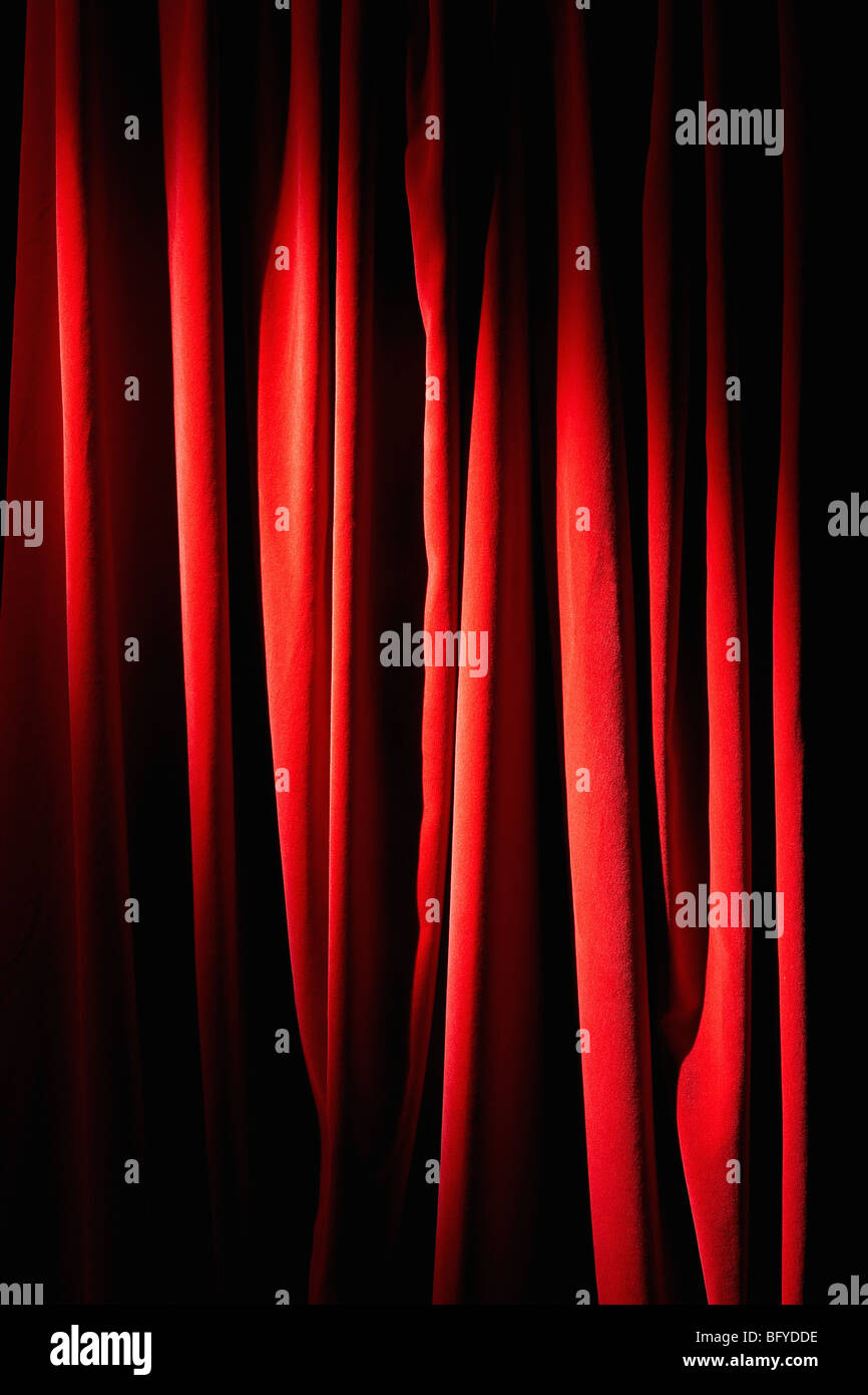 Rote Samtvorhänge Stockfoto