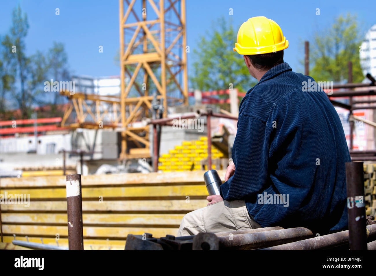 Rückansicht der Bauarbeiter eine Pause Stockfoto