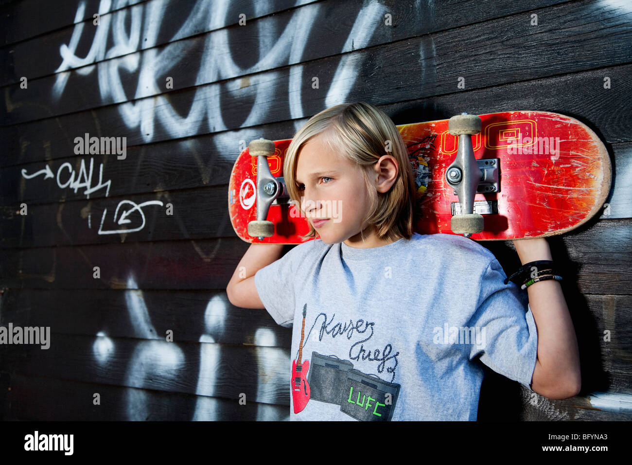 Portrait von junge mit skateboard Stockfoto