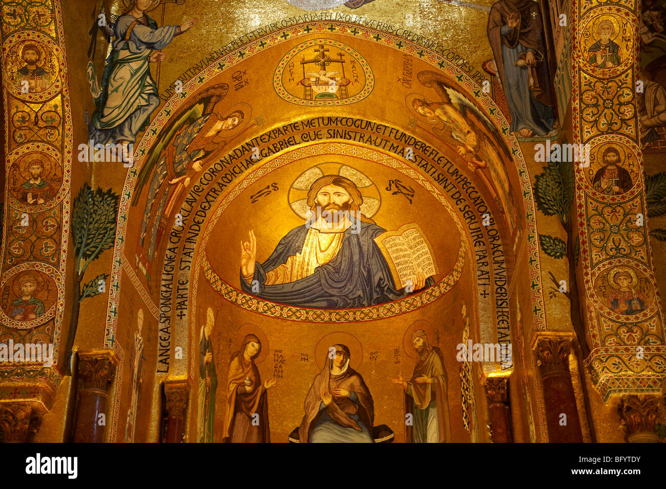 Christus mit Maria unten. Byzantinische Mosaiken ot der pfälzischen Kapelle im Normannenpalast, Palermo Sizilien Stockfoto