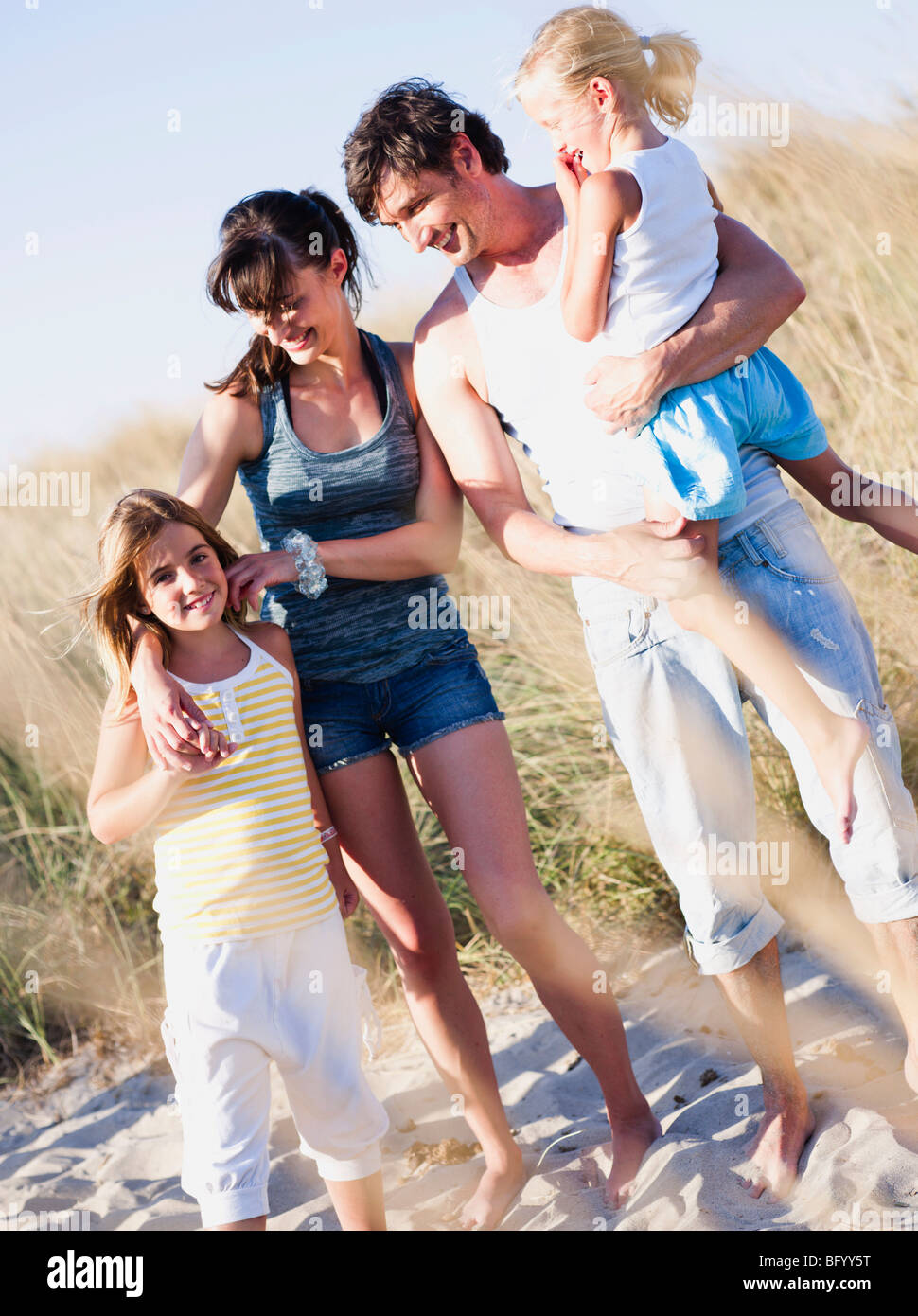 Familie zusammen am Strand Stockfoto