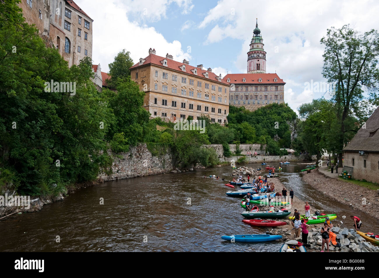 Chesky Krumlov, Tschechische Republik. Vitava Fluss und das Schloss-Komplex Stockfoto
