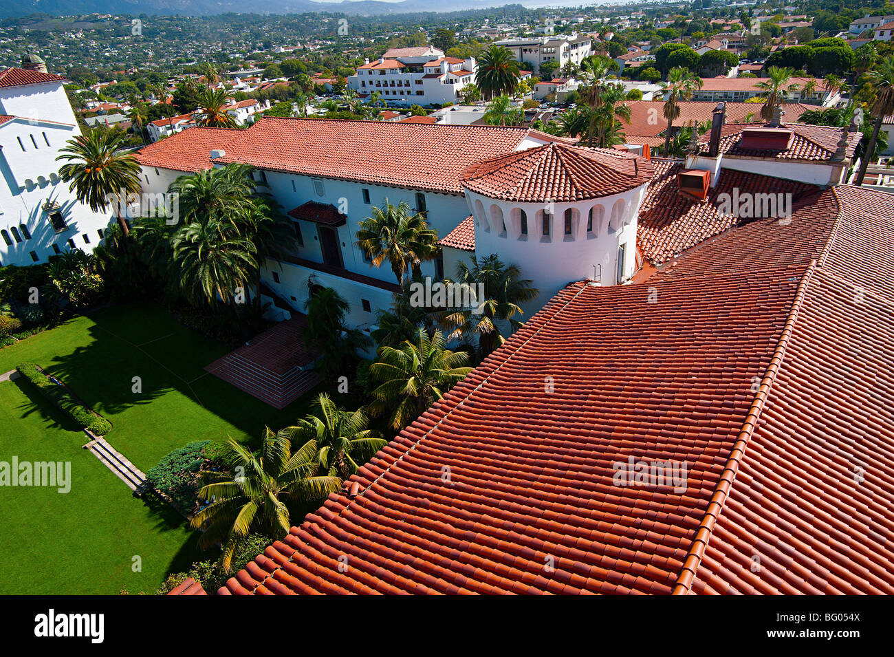 Santa Barbara Courthouse, ein Blick von El Mirador (Uhrturm) auf der vierten Etage Stockfoto