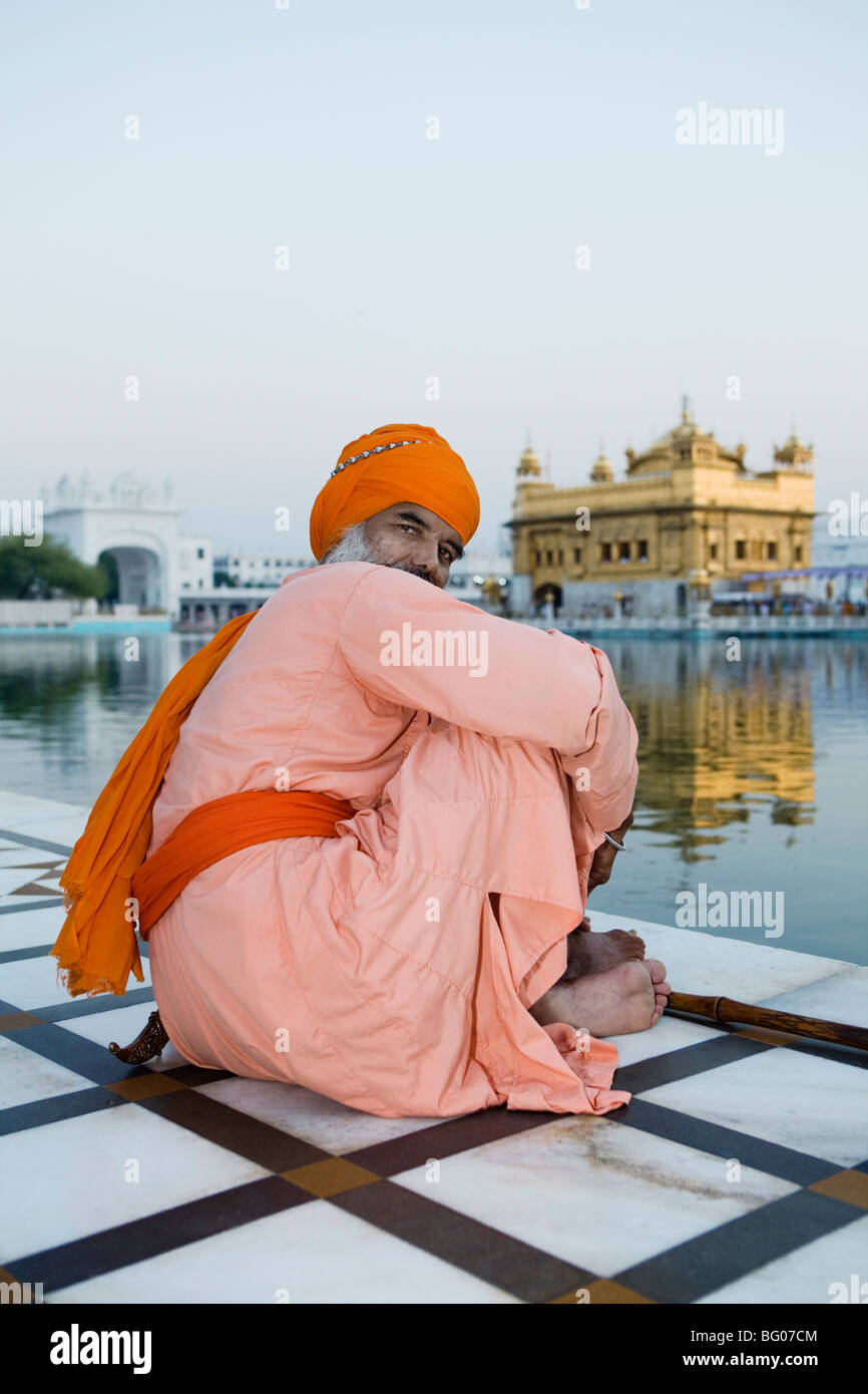 Sikh-Pilger im Goldenen Tempel in Amritsar, Indien. Stockfoto