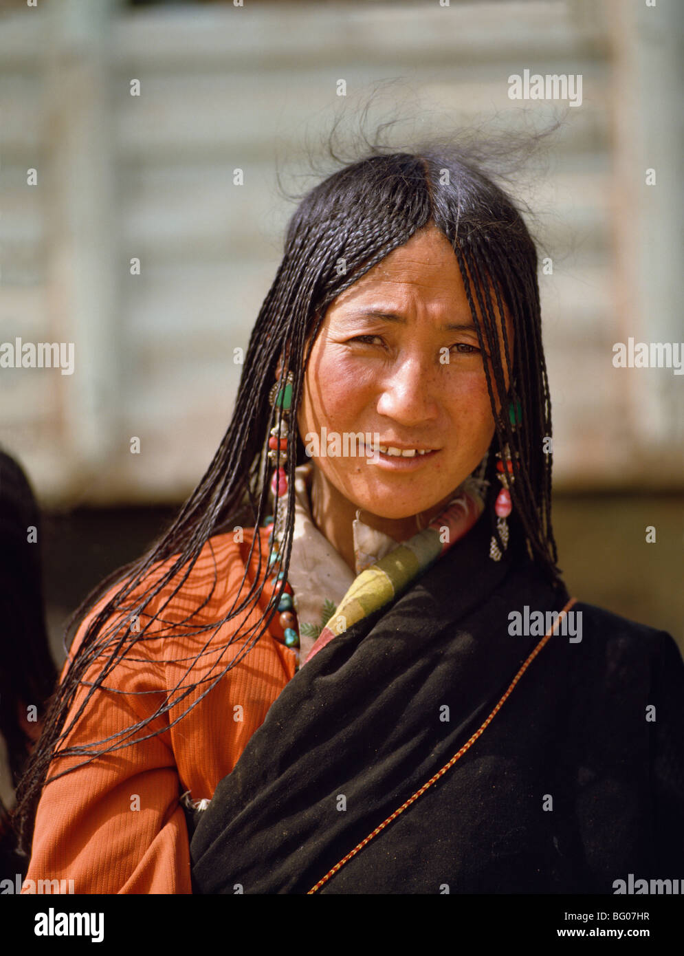 Frau mit fein geflochtenes Haar, in Barhor, Lhasa, Tibet, China, Asien Stockfoto
