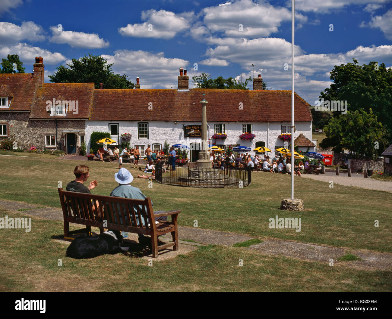 Dorfanger und Pub in East Dean, East Sussex, England, Vereinigtes Königreich, Europa Stockfoto