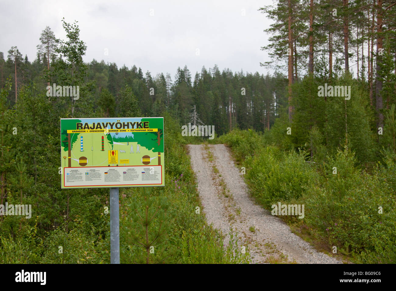 Zeichen der Grenze zwischen Finnland und Russland in Karelien Stockfoto