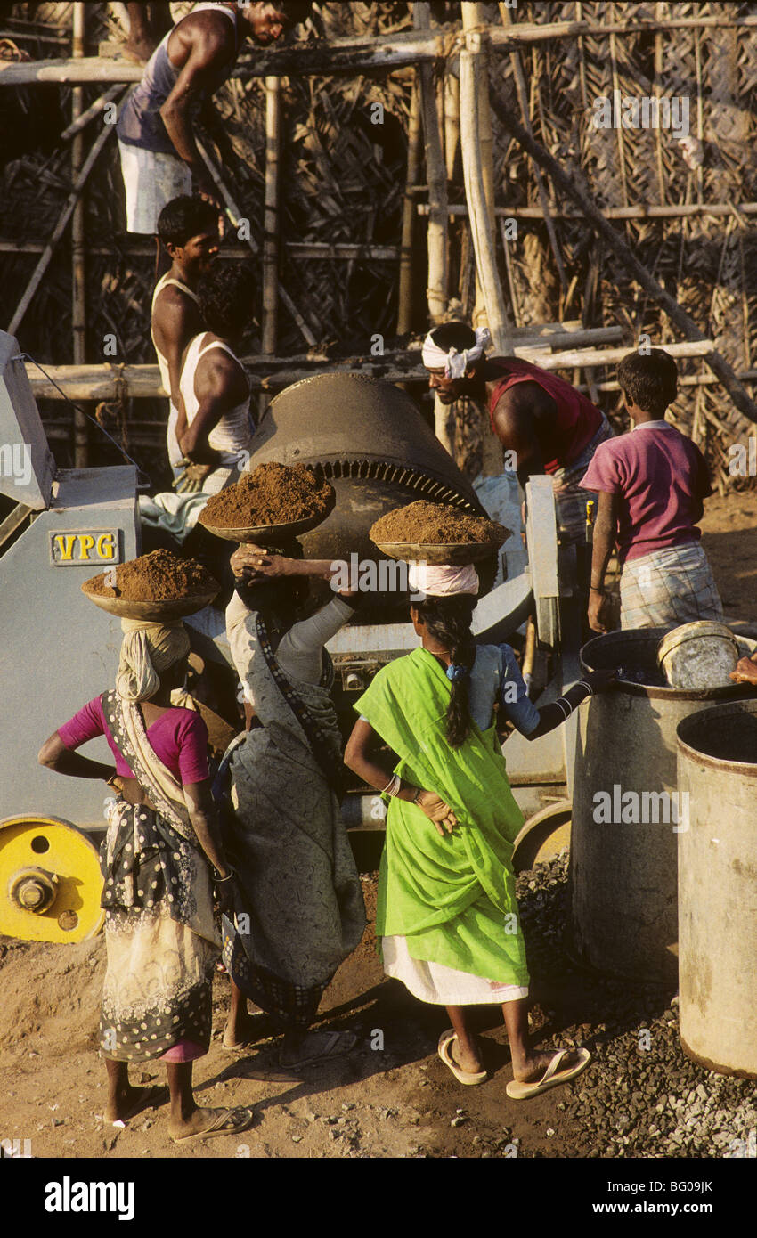 Frauen Tag Arbeiter auf einer Baustelle in Palani, Indien Stockfoto