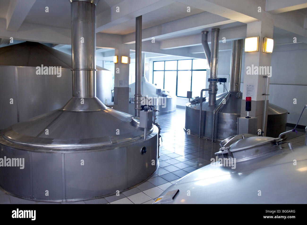 Moderne Bierbrauen Wasserkocher in einer Brauerei in Polen. Stockfoto
