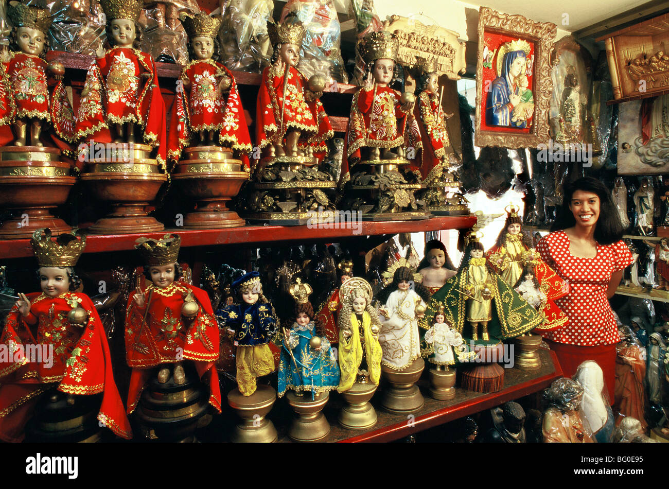 Santo Nino (Jesuskind) Statuetten in Philippinen, Südostasien, Asien Stockfoto