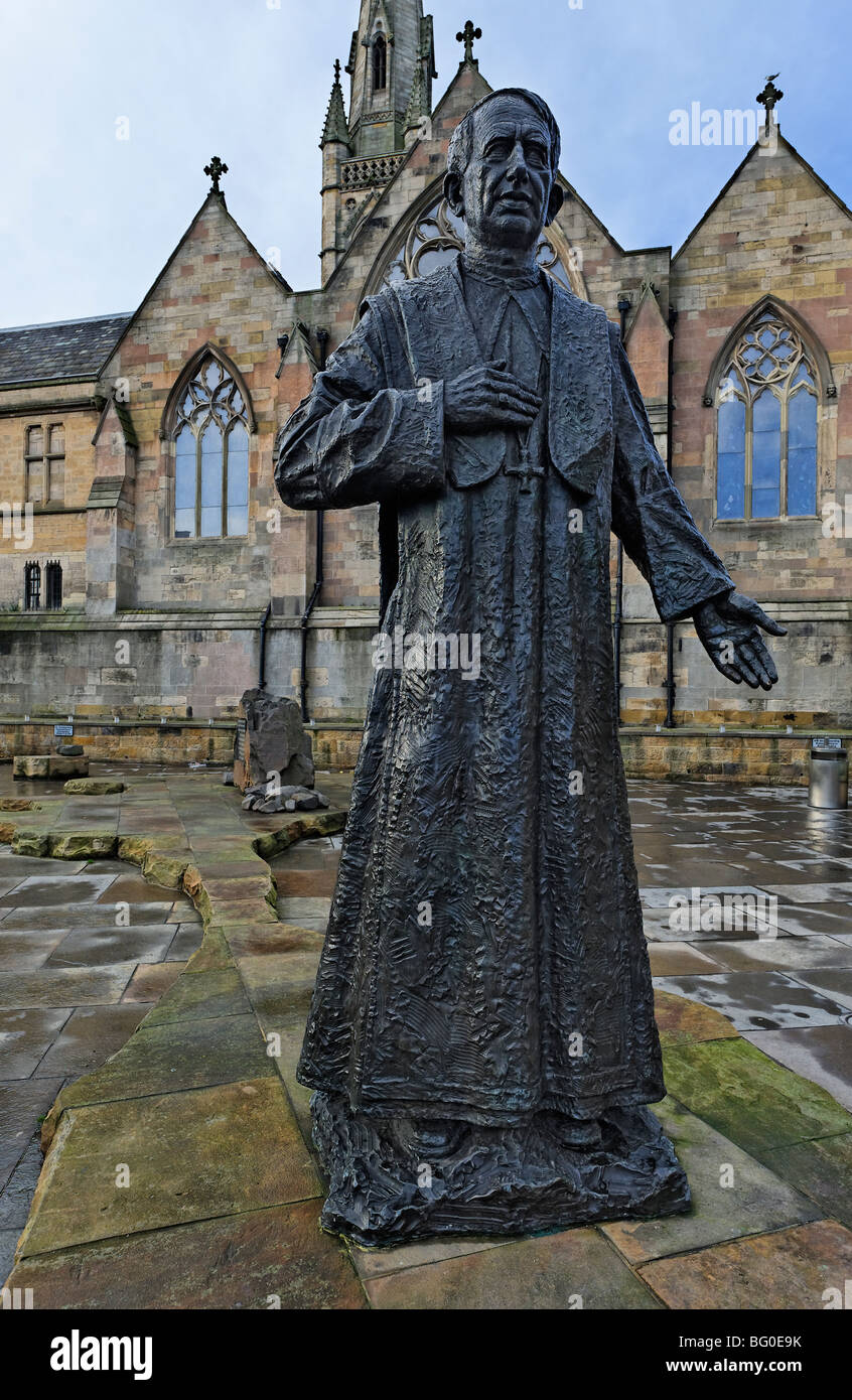 Statue des verstorbenen Kardinal Basil Hume Stockfoto
