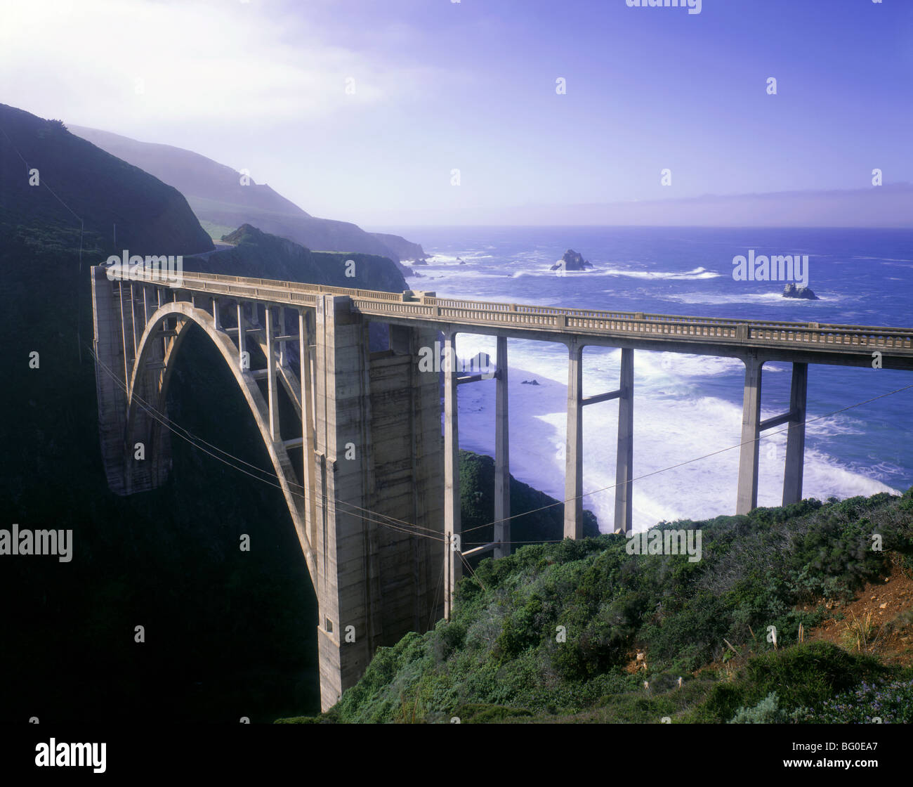 Kalifornien - Bixby Creek Bridge am Highway 1 entlang der Küste von Monterey. Stockfoto