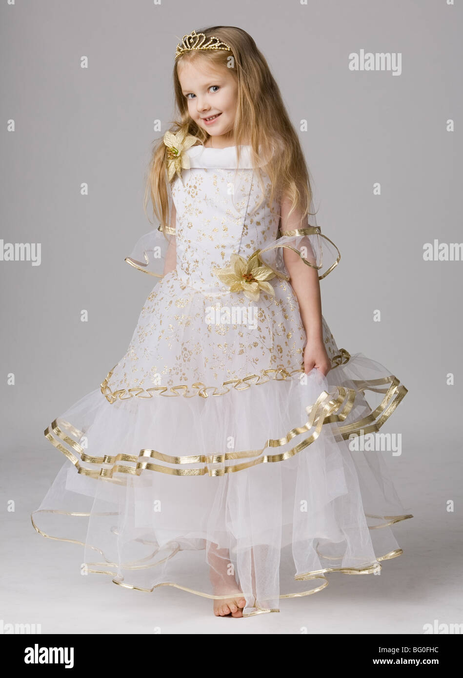 Cinderella kleid prinzessin mädchen -Fotos und -Bildmaterial in hoher  Auflösung – Alamy