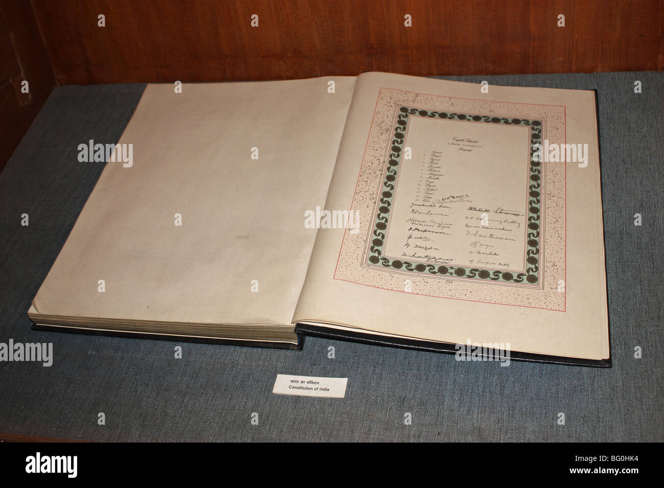 Verfassung von Indien Buchmanuskript geschrieben Stockfoto