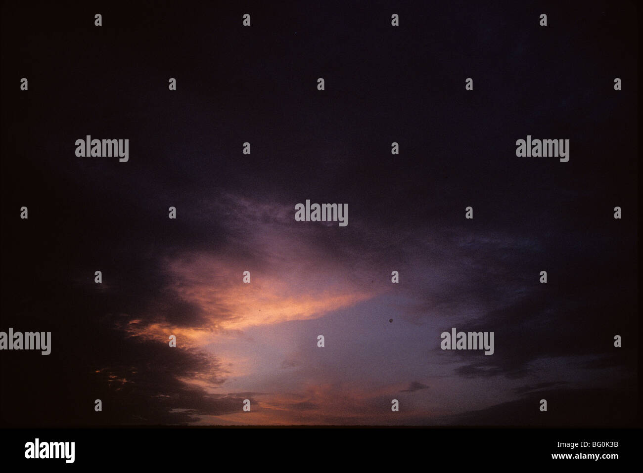 Abend-Wolken Stockfoto