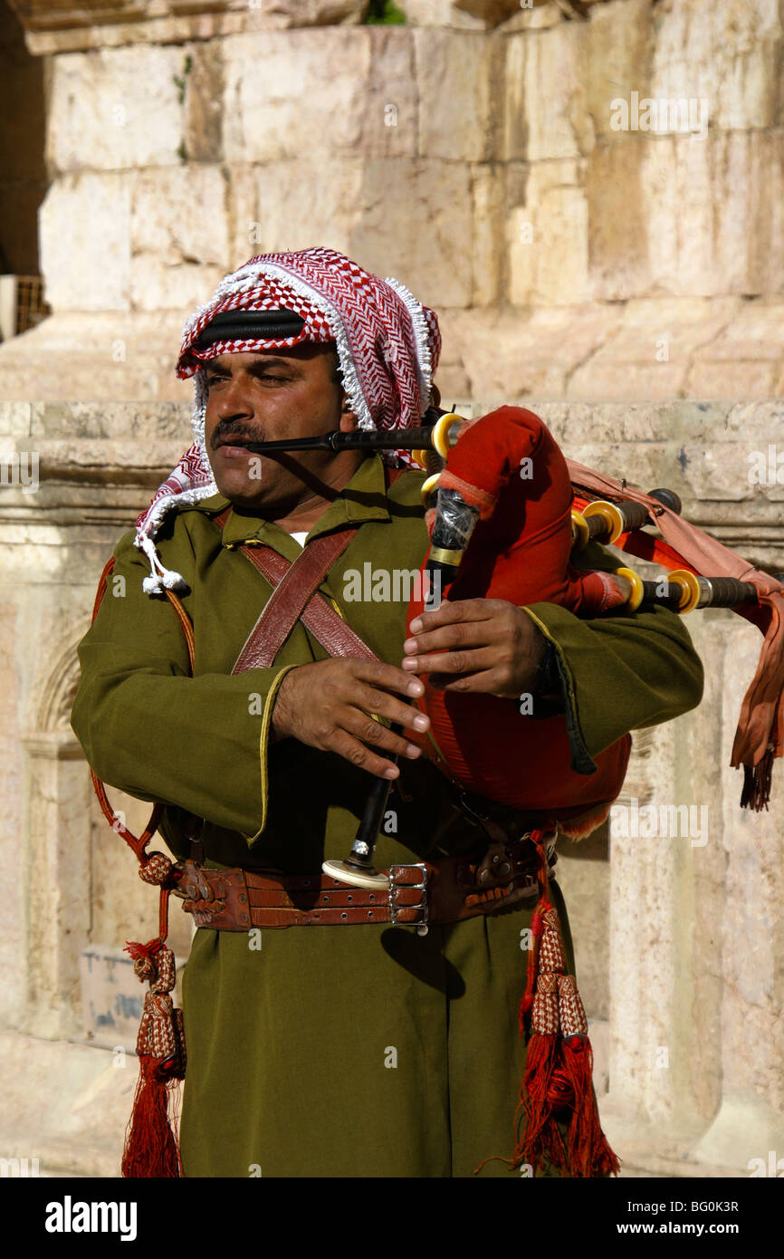 Jordanische Soldaten spielt Dudelsack in Theater, Jerash, Jordanien Stockfoto