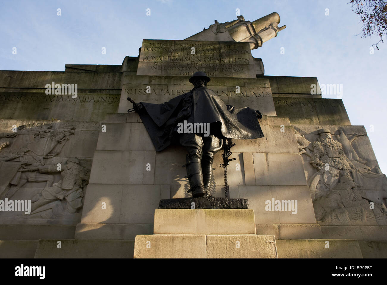 Bronzefigur soldat -Fotos und -Bildmaterial in hoher Auflösung – Alamy