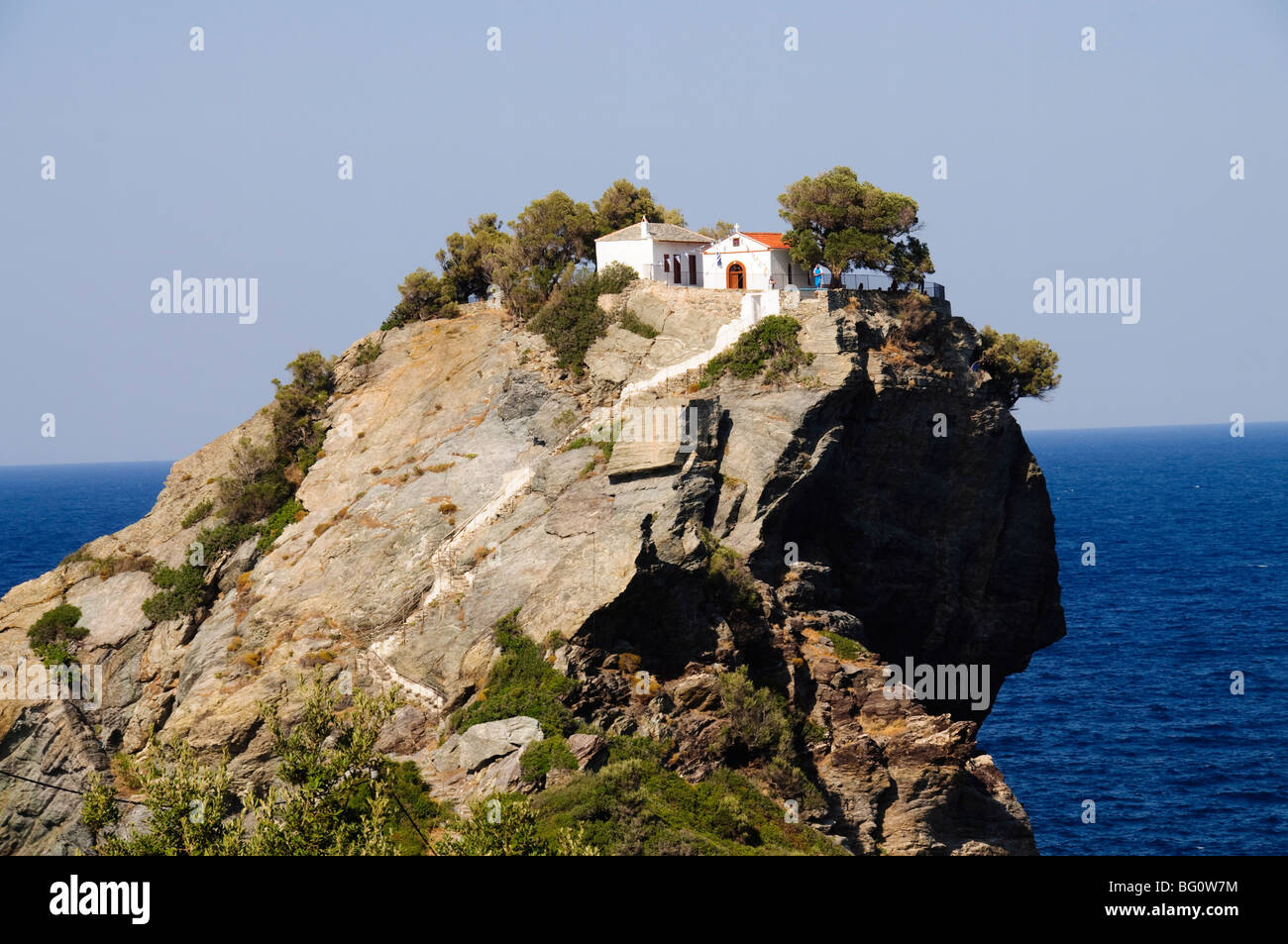 Kirche von Agios Ioannis, verwendet in den Film Mamma Mia für die Hochzeitsszene, Skopelos, Sporaden, griechische Inseln, Griechenland Stockfoto